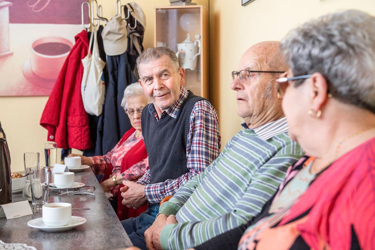 Begegnung zu Café und Kuchen